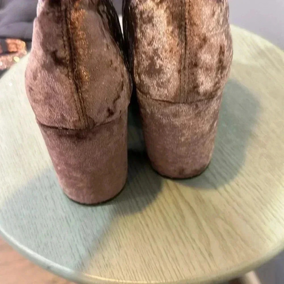 Steve Madden Gaze Bootie in mushroom velvet size 9.5 - Picture 9 of 10
